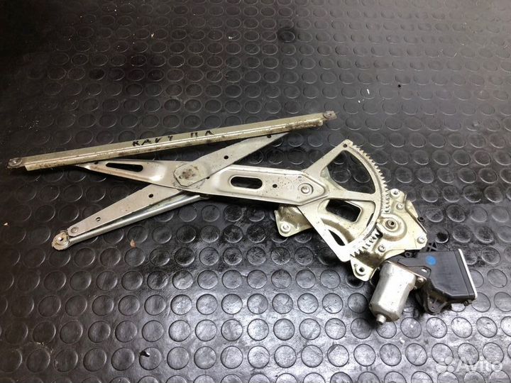 Передний левый стеклоподъемник Toyota Rav4