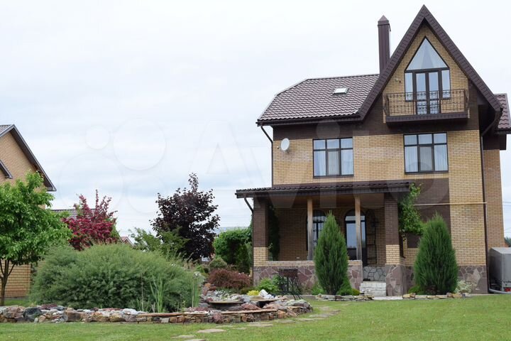 Коттедж 320 м² на участке 14 сот.