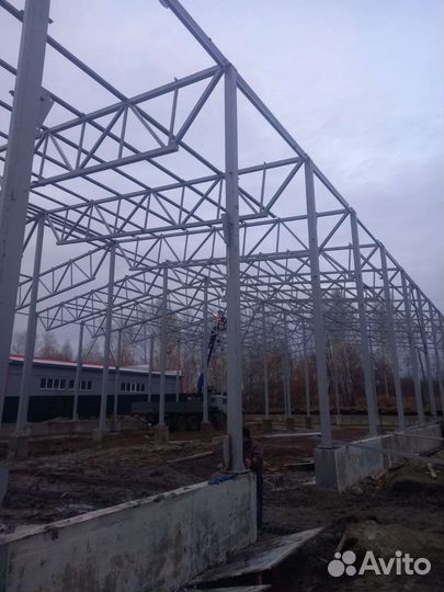 Металлический каркас под ангар