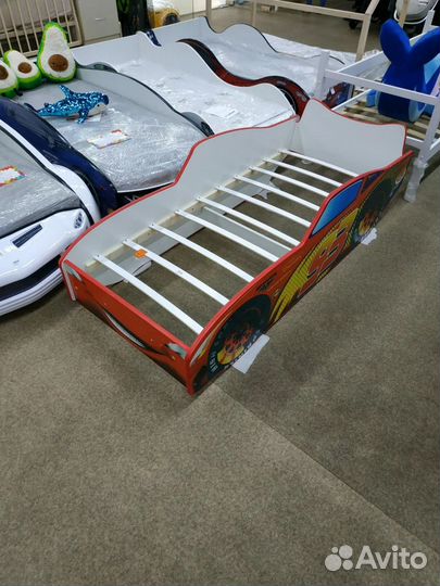 Детская кровать машина