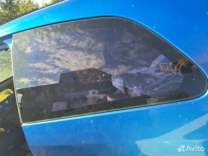 Стекло глухое Ford Fiesta mk5