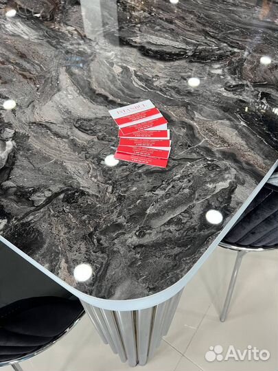 Стол со стульями