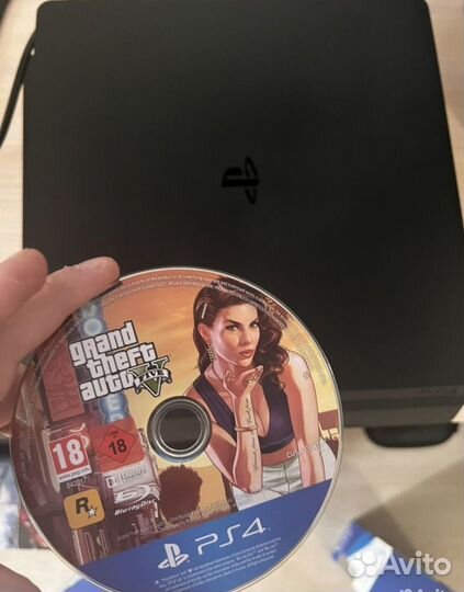Ps4 slim 1tb + 2 новых геймпада + диск гта5