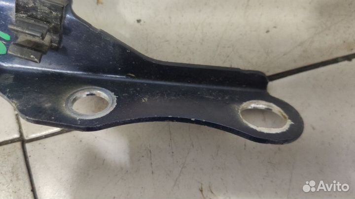 Петля капота правая Toyota Avensis 2 T250