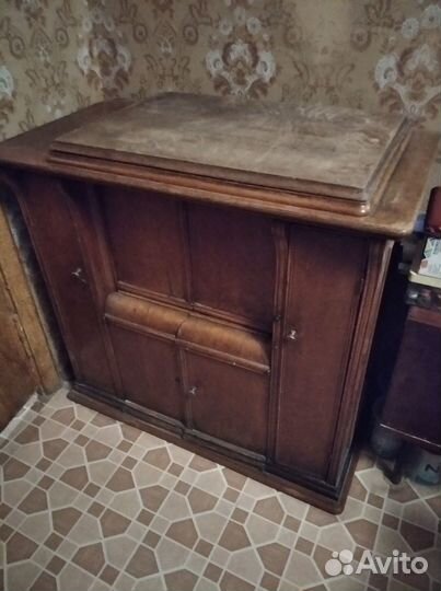 Швейная машина Зингер антиквариатная кабинетная