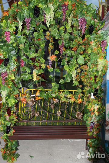 Металлическая лавочка-арка с кованными элементами