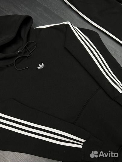 Спортивный костюм adidas