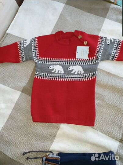 Новые утепленные джинсы и свитер для мальчика