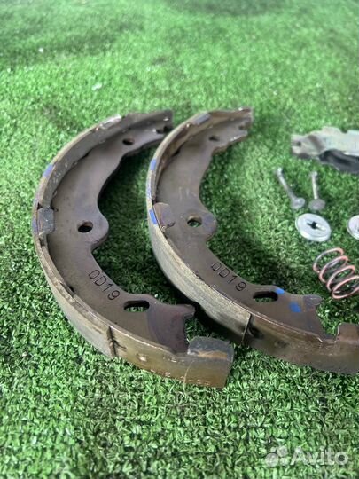 Механизм стояночного тормоза задний правый Lexus