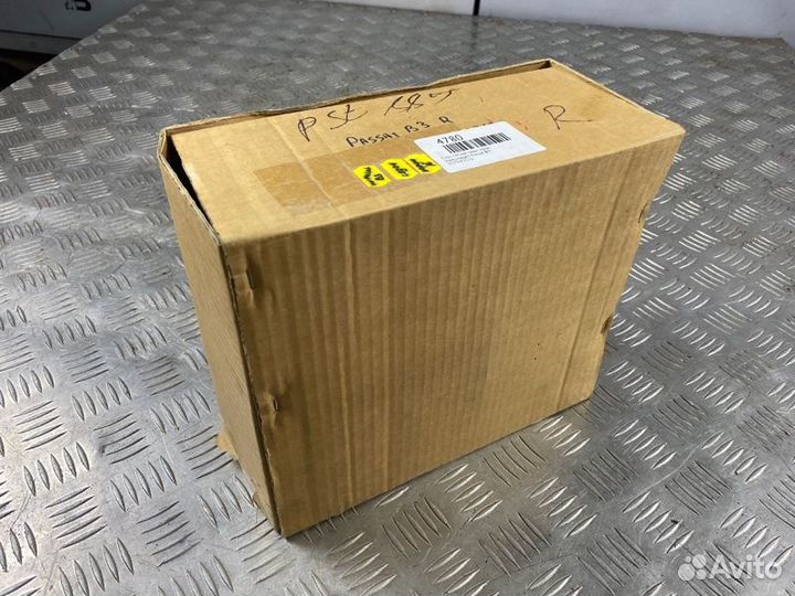 Стоп-сигнал задний правый Volkswagen Passat B3