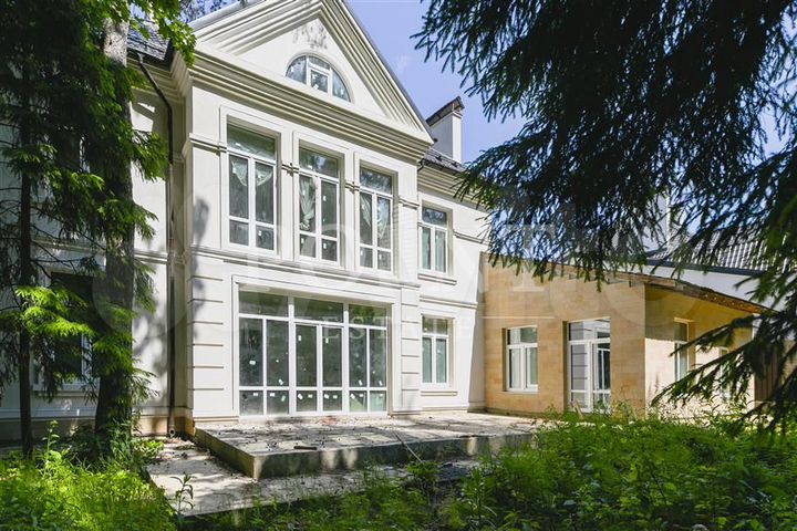 Дом 800 м² на участке 15 сот.