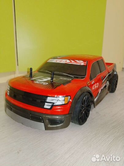 Машина на радиоуправлении для дрифта