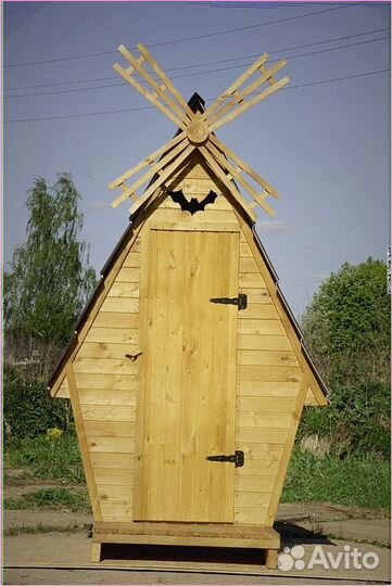 Дачный туалет деревянный LRT