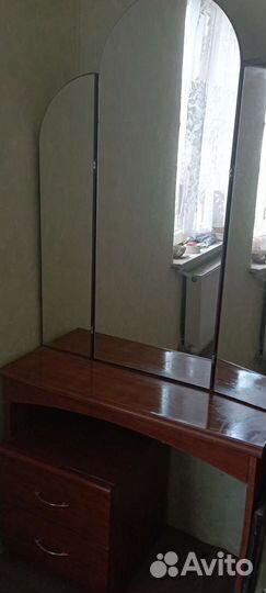 Тумба трюмо