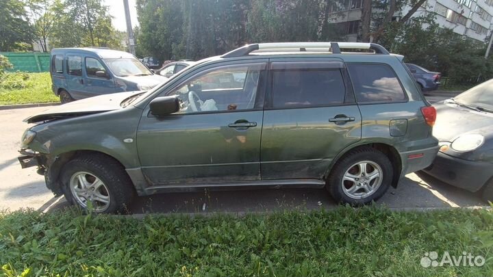 Mitsubishi Outlander 2.4 AT, 2003, битый, 250 000 км