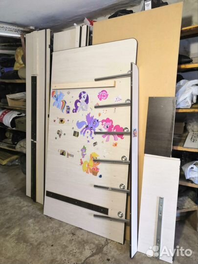 Кровать двухьярусная