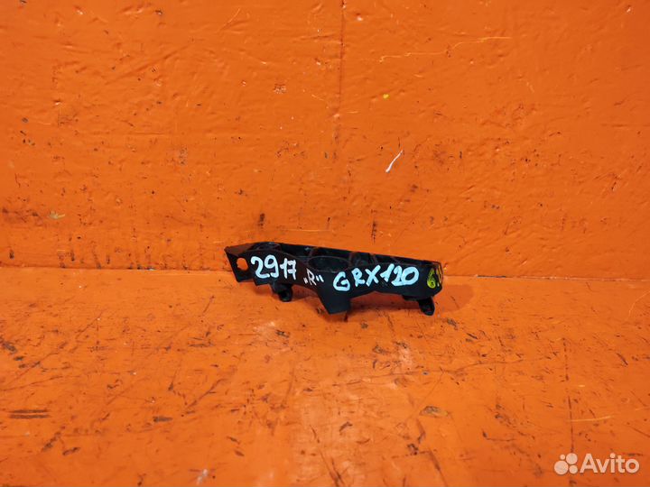 Клипса бампера переднего правая toyota mark X