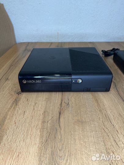 Xbox 360e 500гб