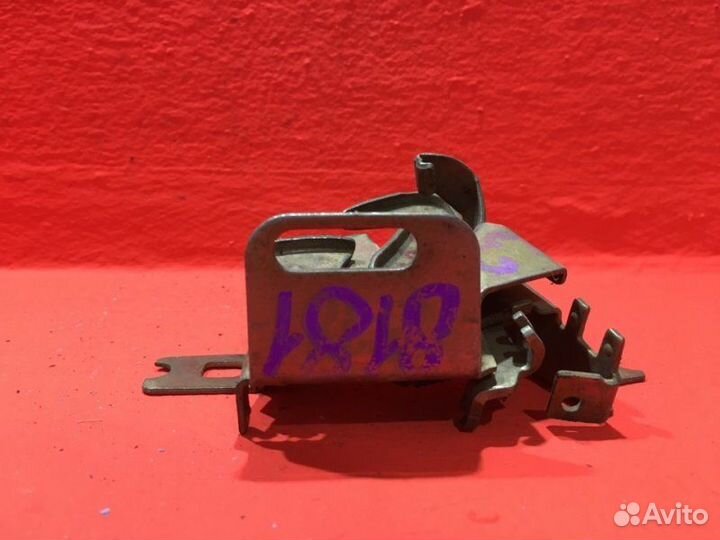 Замок капота передний Volkswagen Golf MK3 1995