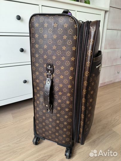 Чемодан на колесах большой xl