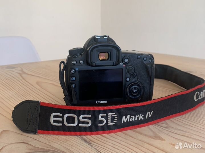 Фотоаппарат Canon EOS 5D Mark 4