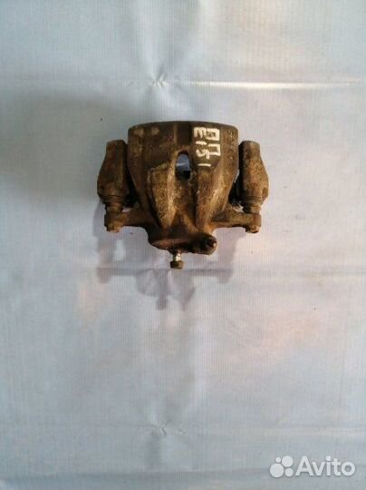 Суппорт передний правый Toyota Corolla E151 1ZZ