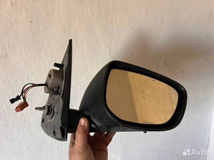 Зеркало правое peugeot 301