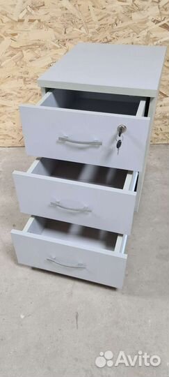 Тумба офисная, на замке