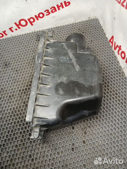 Крышка корпуса воздушного фильтра Toyota Vitz