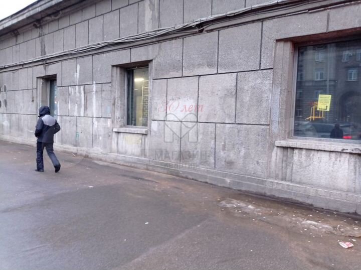 Свободного назначения у метро Петроградская