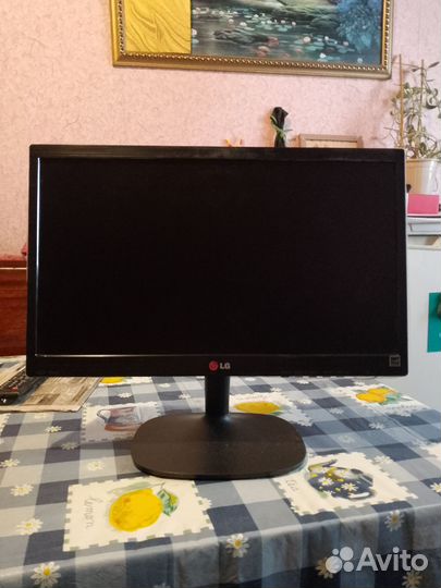 Монитор LG 20M35A