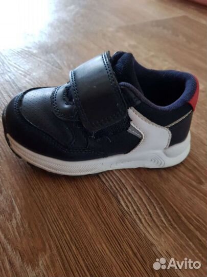 Кроссовки детские 23 размер