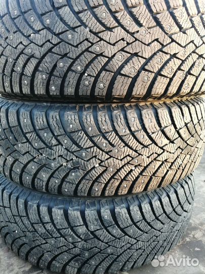 Pirelli Ice Zero 215/65 R16