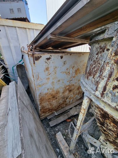 Металлический бак под воду