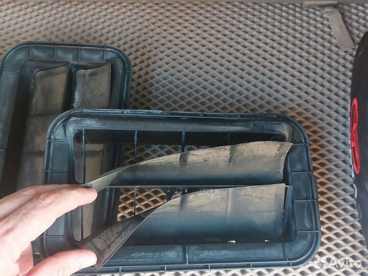 Решетка воздухозаборника тойота фортунер 2007г