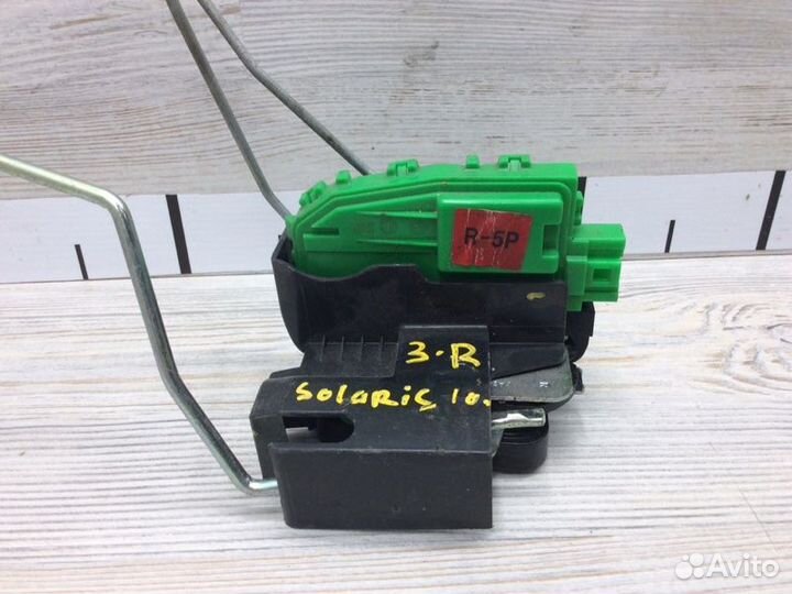 Замок двери задний правый Hyundai Solaris