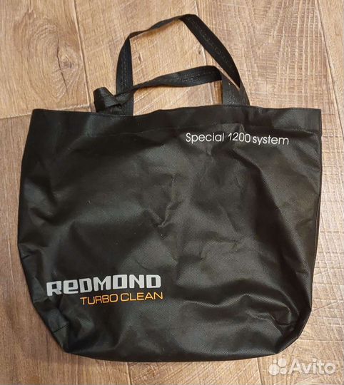 Пароочиститель Redmond