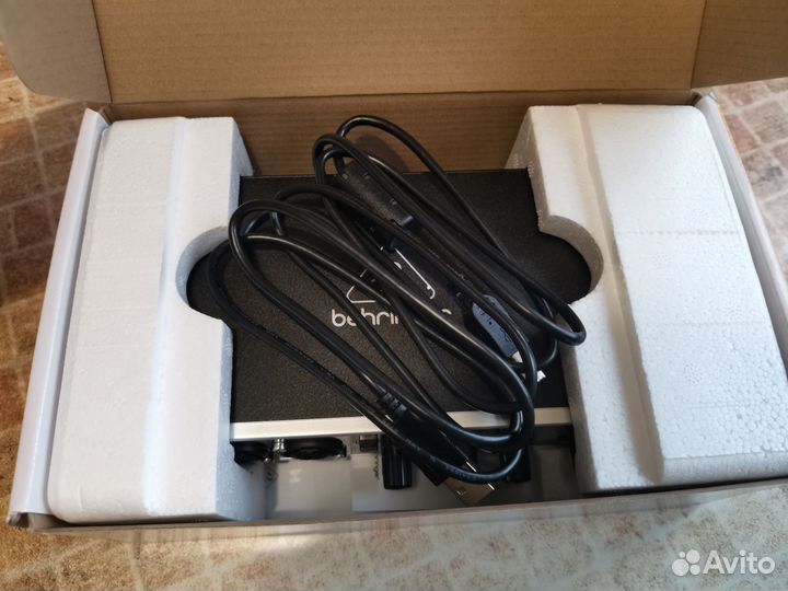 Внешняя звуковая карта Behringer U-Phoria UMC202HD