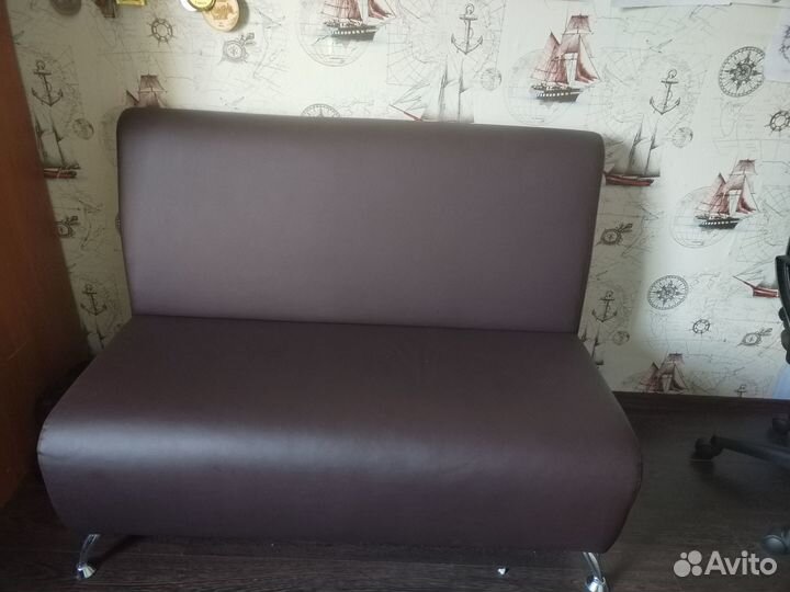 Офисный кожаный диван бу