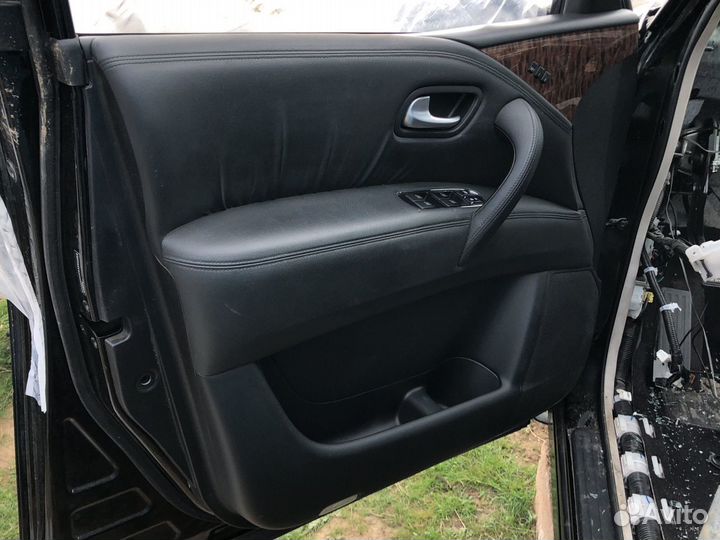 Nissan Patrol Y62 Обшивка передней двери