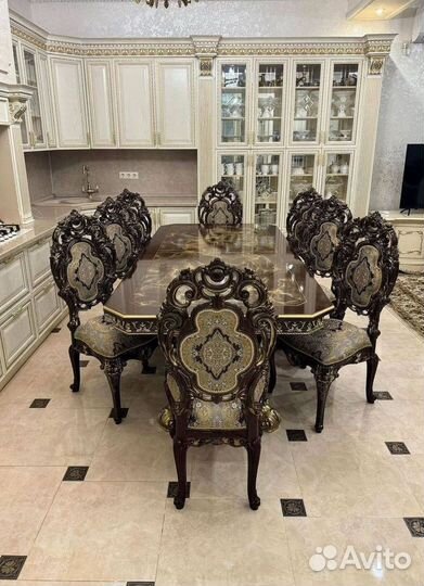 Стол кухонный и стулья