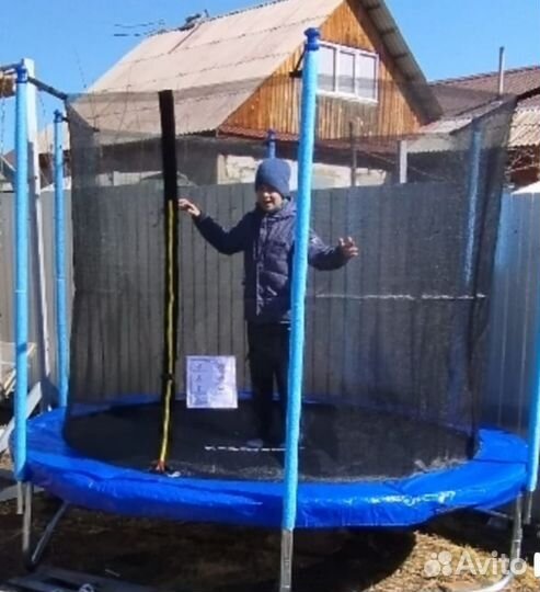 Батут с защитной сеткой