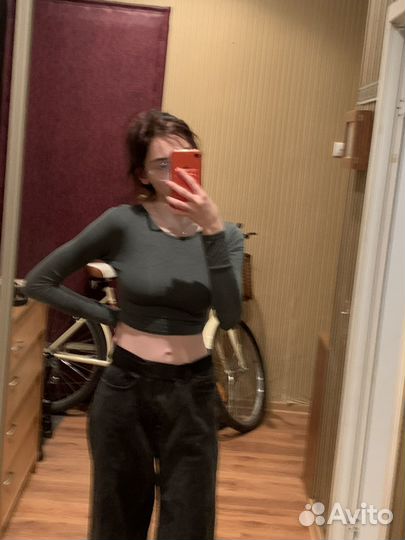 Укороченный топ с длинным рукавом