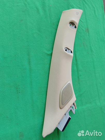 Накладка правая передней стойки кузова lexus lx570