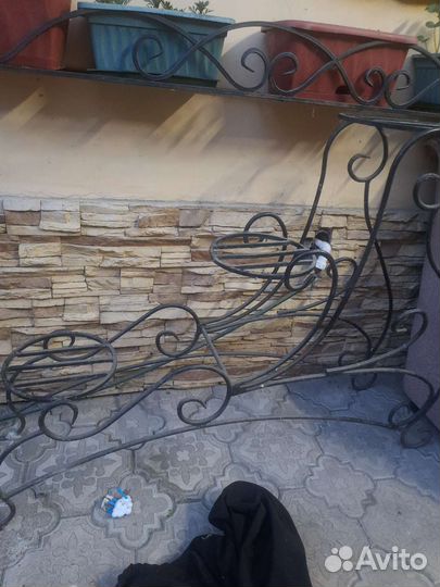 Подставка под цветы металлическая