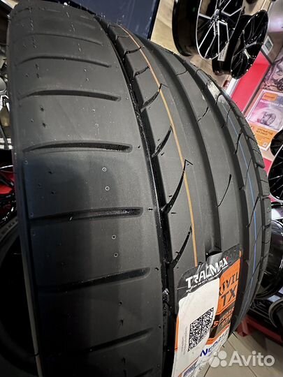 Tracmax X-Privilo TX3 245/35 R20 и 275/30 R20 97Y