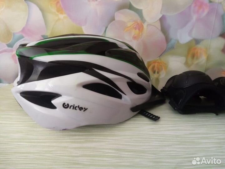 Велошлем с комплектом защиты
