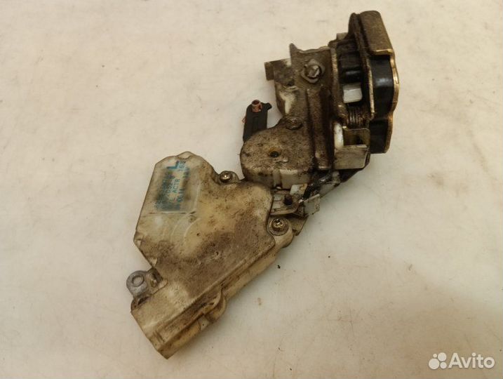 Замок двери задней левой Nissan Almera N16 1.8