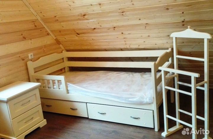 Детская кровать из массива