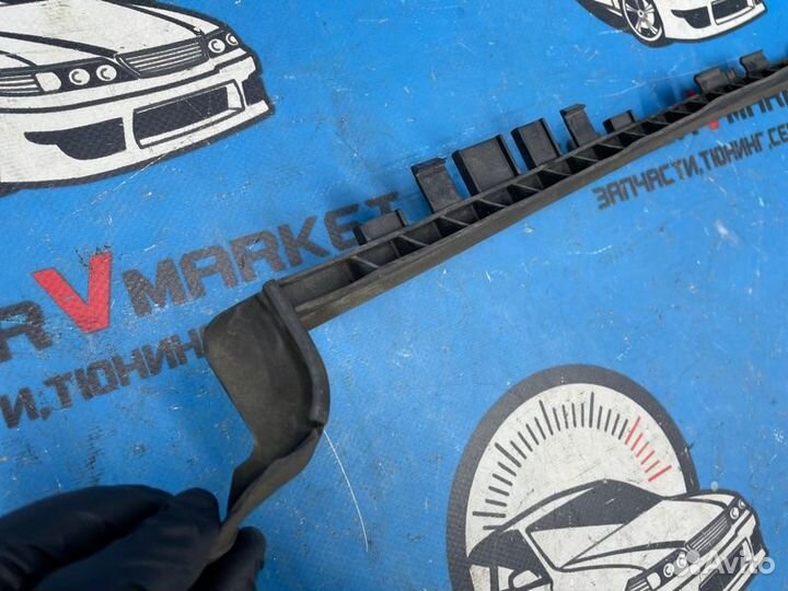 Дефлектор радиатора Mercedes-Benz C-Class WDD205